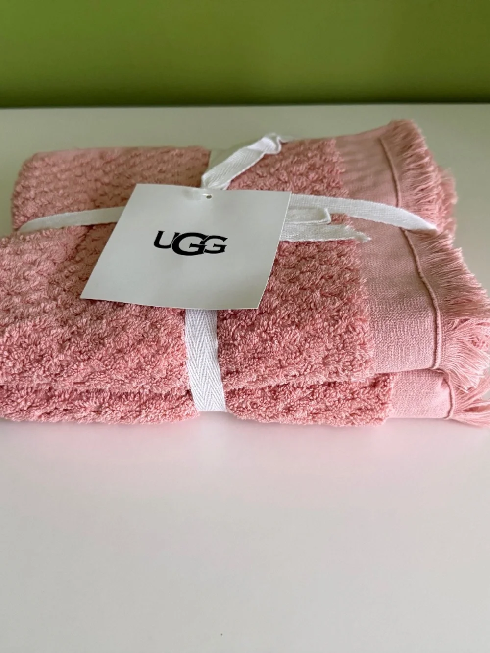 UGG set of 2 Hand Towels Fringed Textured Rose Cloud